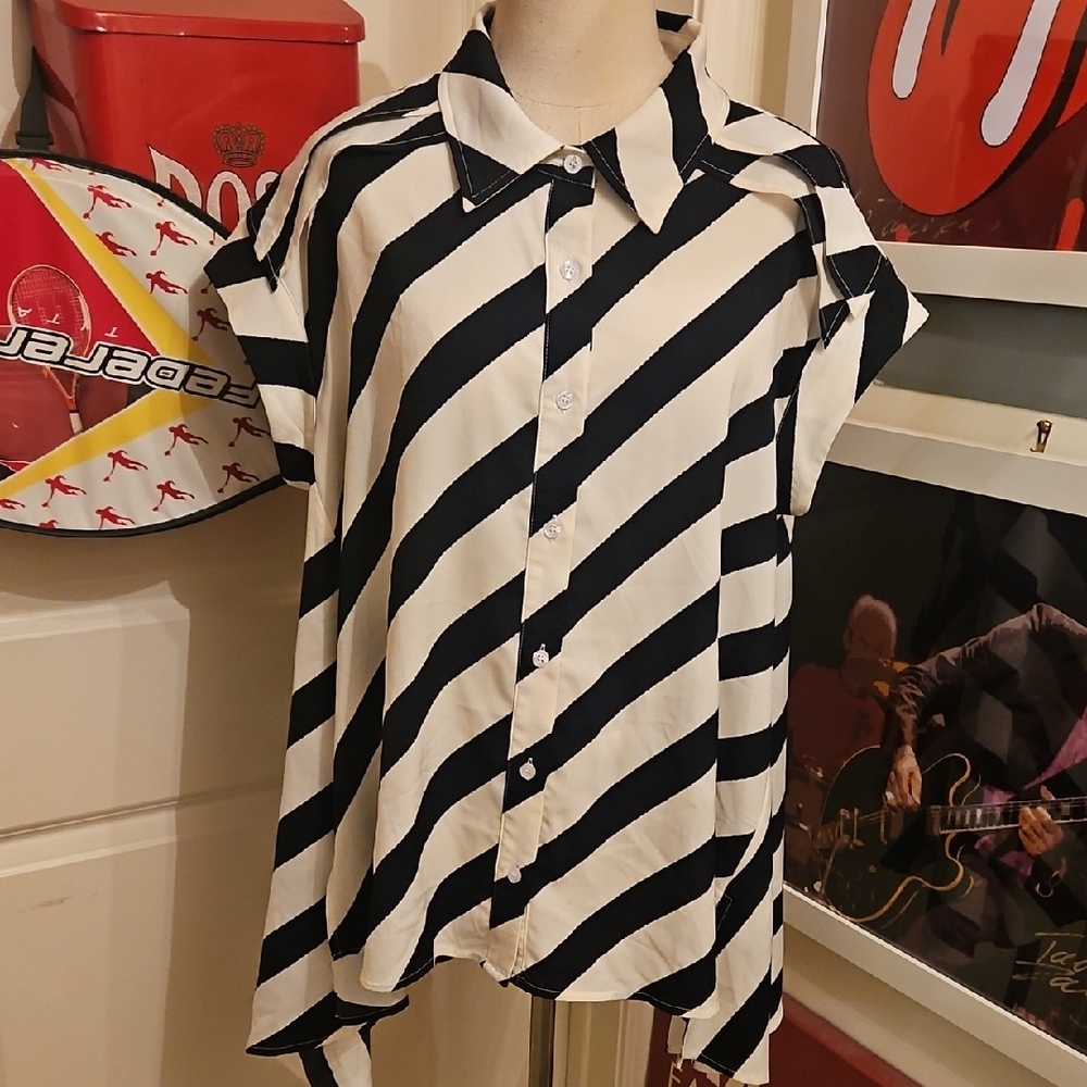 Gracia Monochrome Striped Shirt